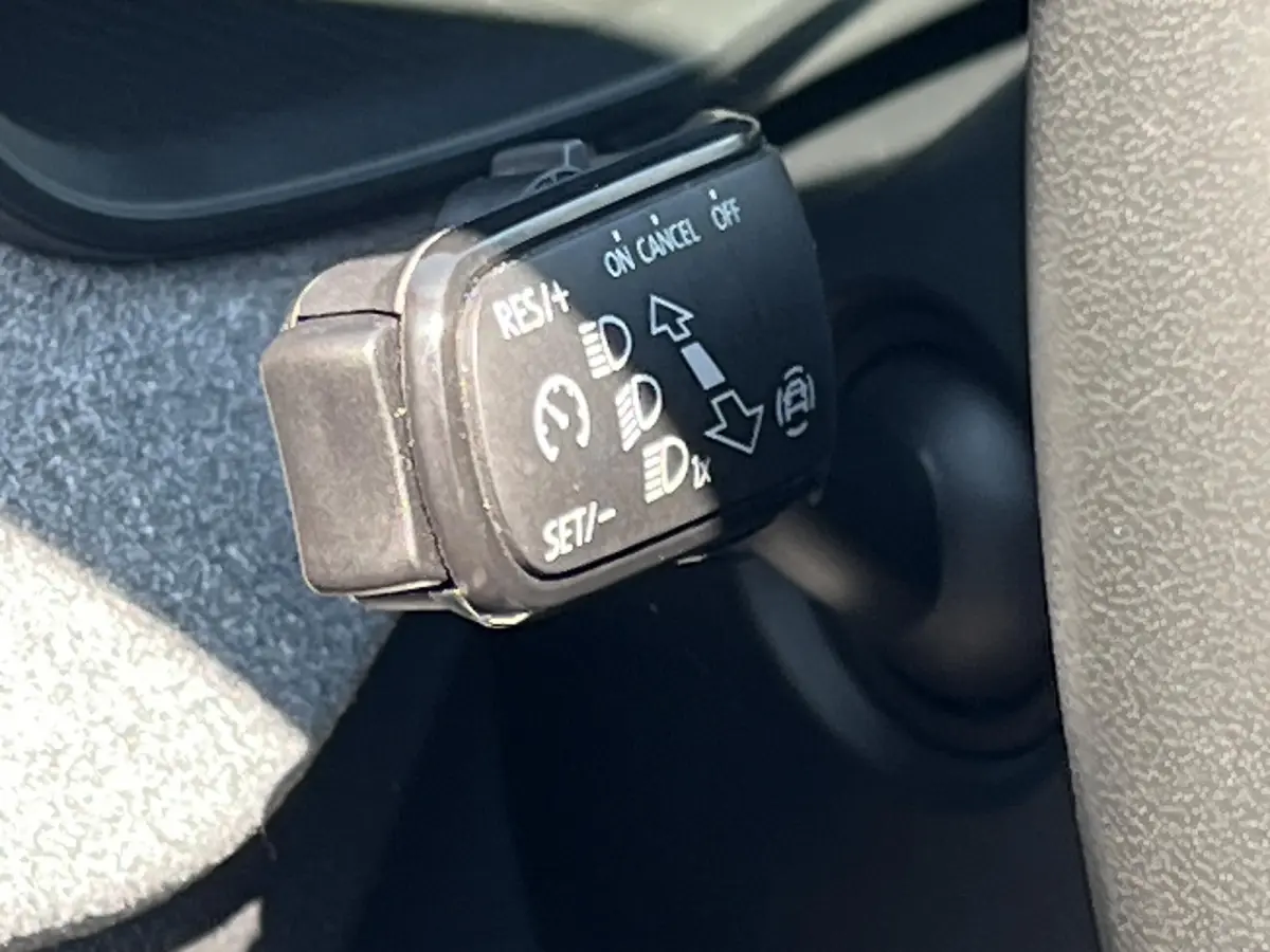 1.0 TSI Selection / Garantie tot 02-2029 tot 60.000km / Cruise Control / Camera / Navigatie via Apple Carplay Android / Climate Control / 16" LM wielen /