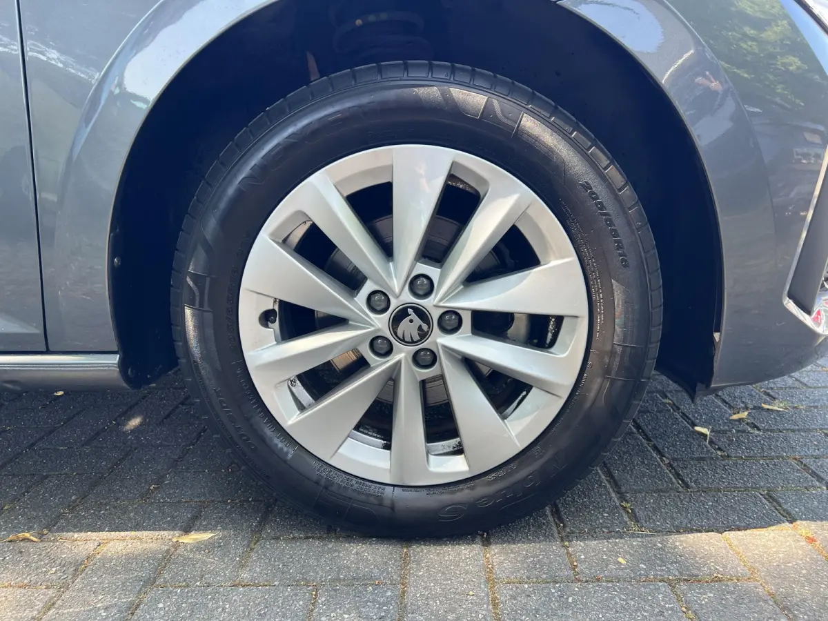 1.0 TSI Selection / Garantie tot 02-2029 tot 60.000km / Cruise Control / Camera / Navigatie via Apple Carplay Android / Climate Control / 16" LM wielen /