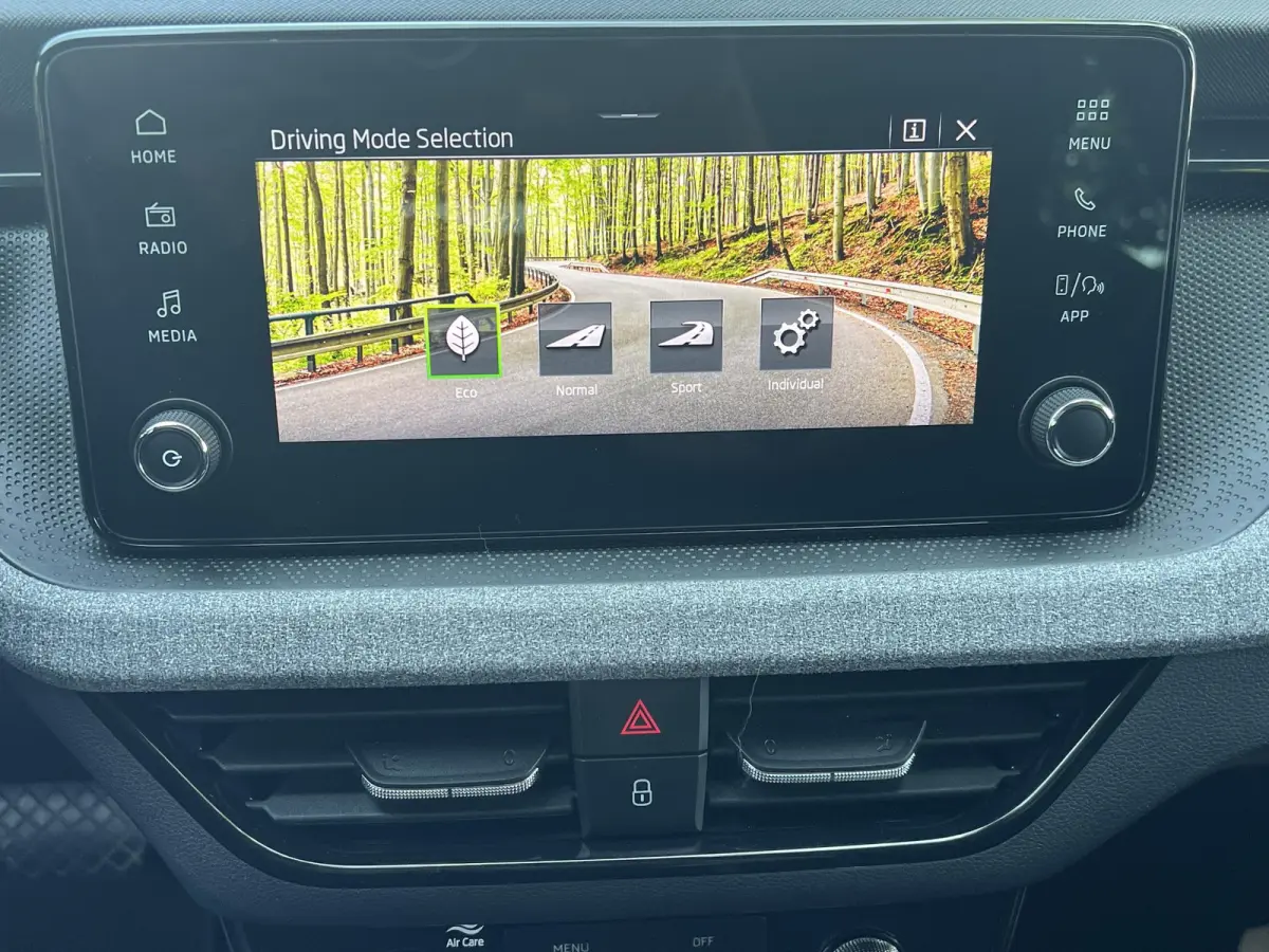 1.0 TSI Selection / Garantie tot 02-2029 tot 60.000km / Cruise Control / Camera / Navigatie via Apple Carplay Android / Climate Control / 16" LM wielen /