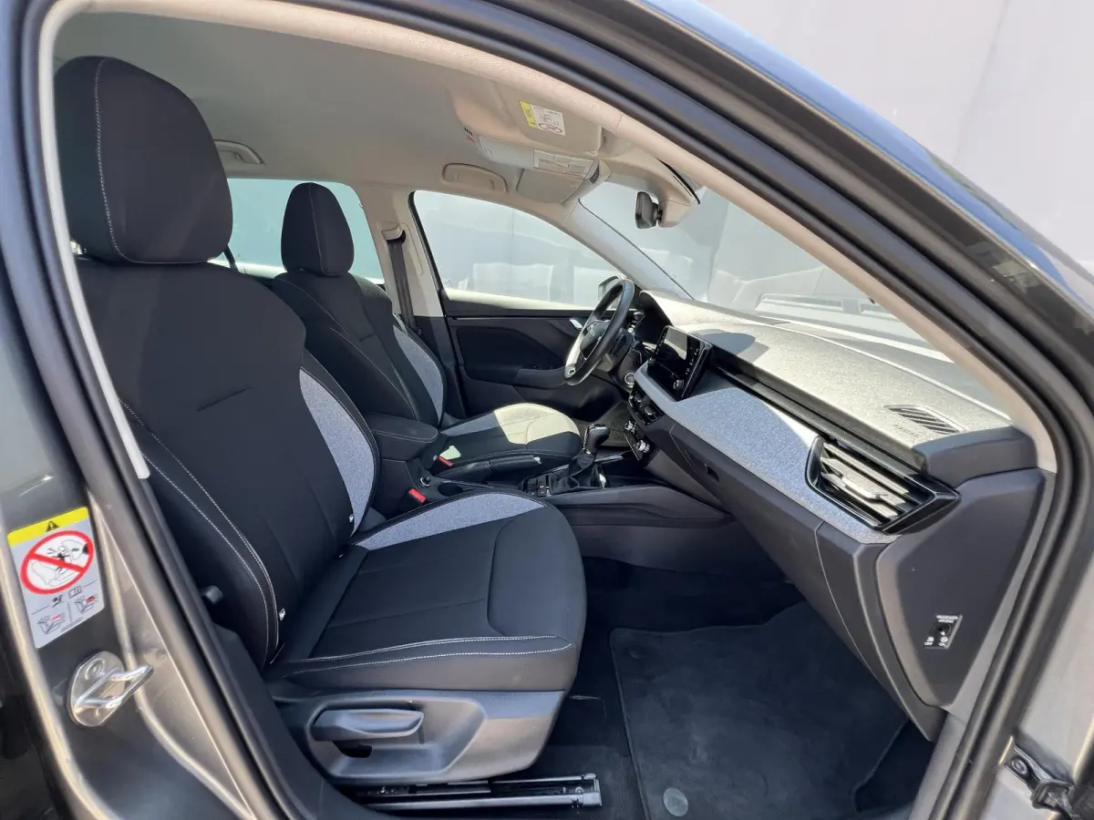 1.0 TSI Selection / Garantie tot 02-2029 tot 60.000km / Cruise Control / Camera / Navigatie via Apple Carplay Android / Climate Control / 16" LM wielen /