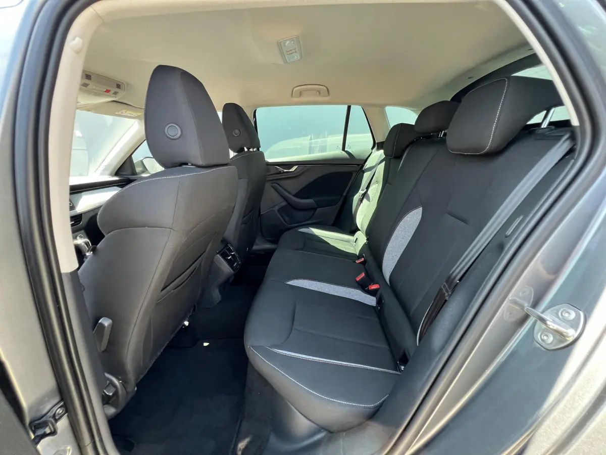 1.0 TSI Selection / Garantie tot 02-2029 tot 60.000km / Cruise Control / Camera / Navigatie via Apple Carplay Android / Climate Control / 16" LM wielen /