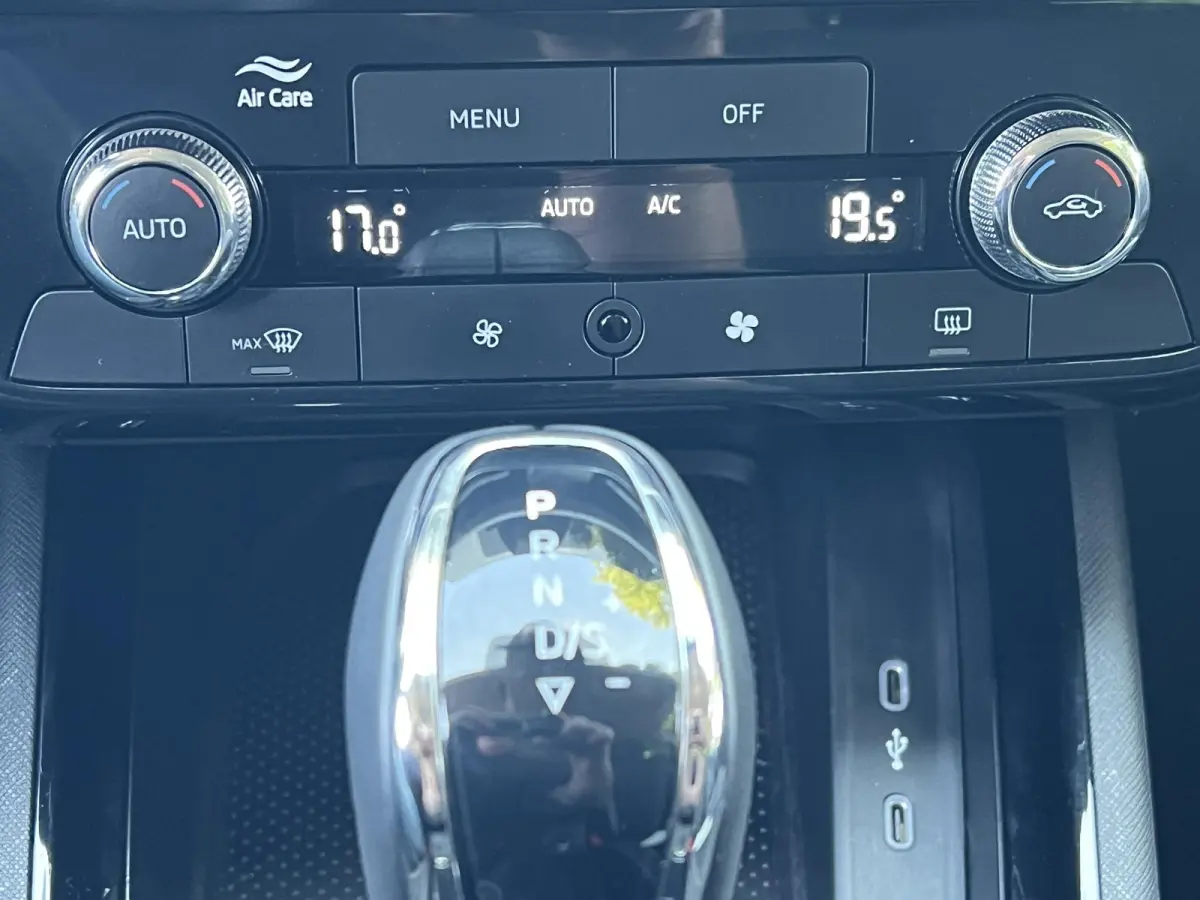 1.0 TSI Selection / Garantie tot 02-2029 tot 60.000km / Cruise Control / Camera / Navigatie via Apple Carplay Android / Climate Control / 16" LM wielen /