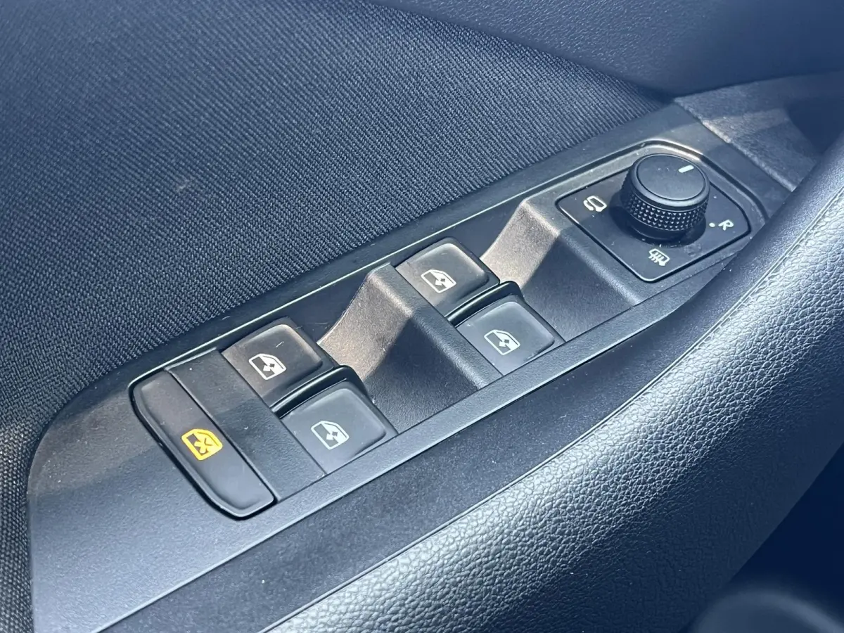 1.0 TSI Selection / Garantie tot 02-2029 tot 60.000km / Cruise Control / Camera / Navigatie via Apple Carplay Android / Climate Control / 16" LM wielen /