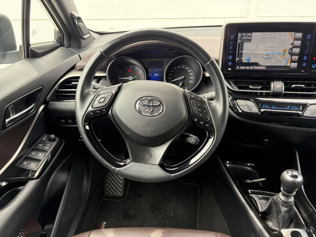 1.2 First Edition / Afn.Trekhaak (  1300 kg ) / Cruise control adaptief /  Navigatiesysteem / Leer /