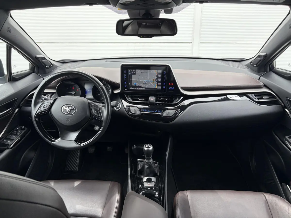 1.2 First Edition / Trekhaak (  1300 kg ) / Cruise control adaptief /  Navigatiesysteem /