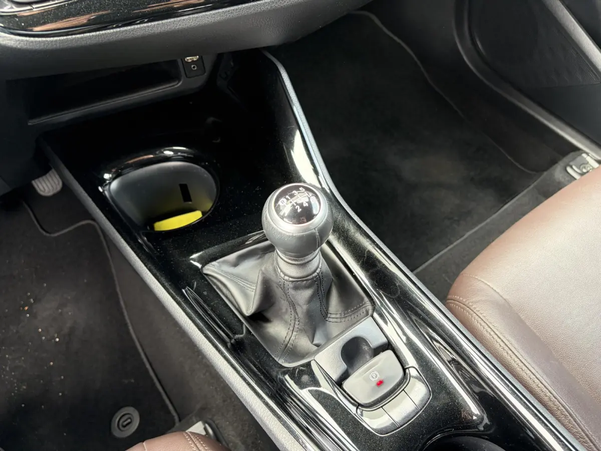 1.2 First Edition / Afn.Trekhaak (  1300 kg ) / Cruise control adaptief /  Navigatiesysteem / Leer /