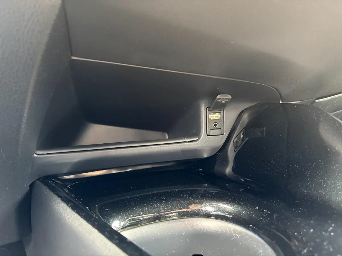 1.2 First Edition / Afn.Trekhaak (  1300 kg ) / Cruise control adaptief /  Navigatiesysteem / Leer /