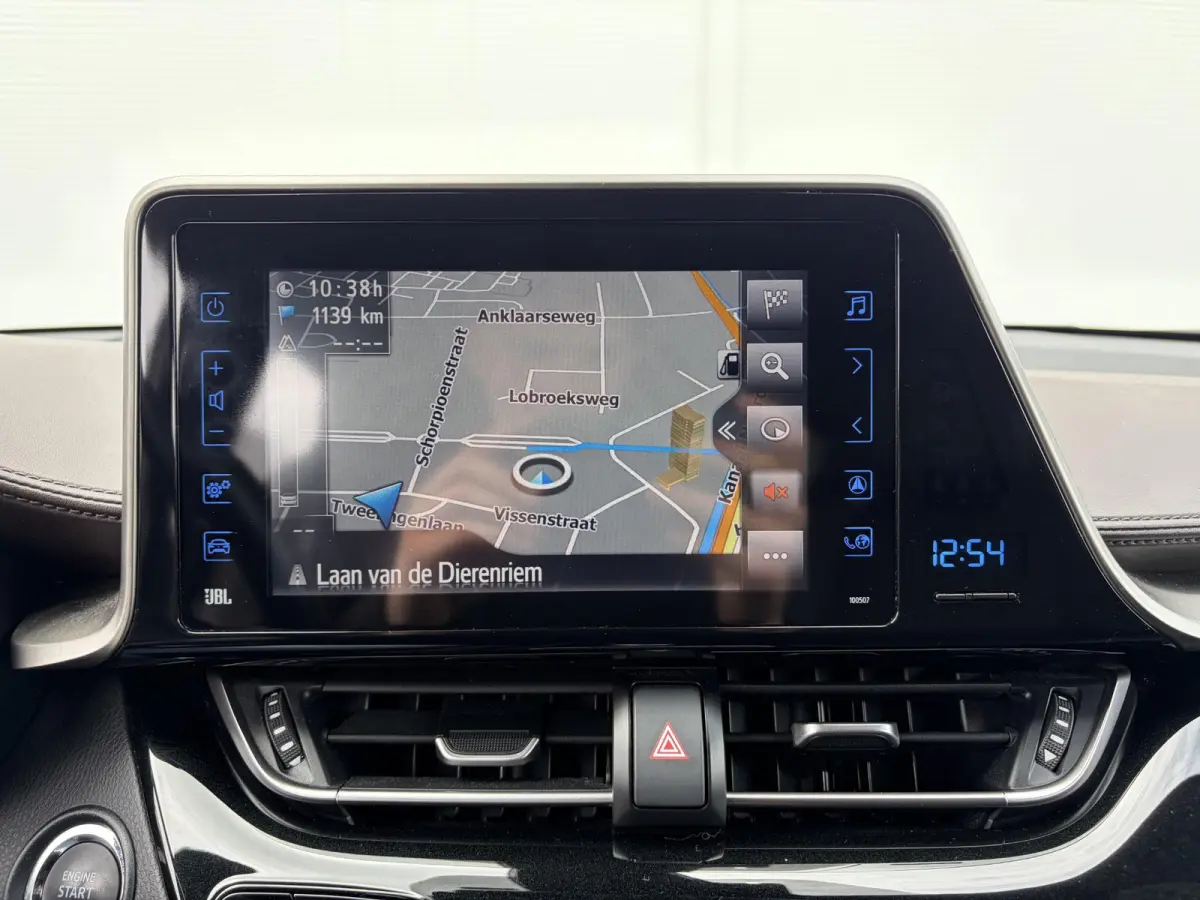 1.2 First Edition / Afn.Trekhaak (  1300 kg ) / Cruise control adaptief /  Navigatiesysteem / Leer /
