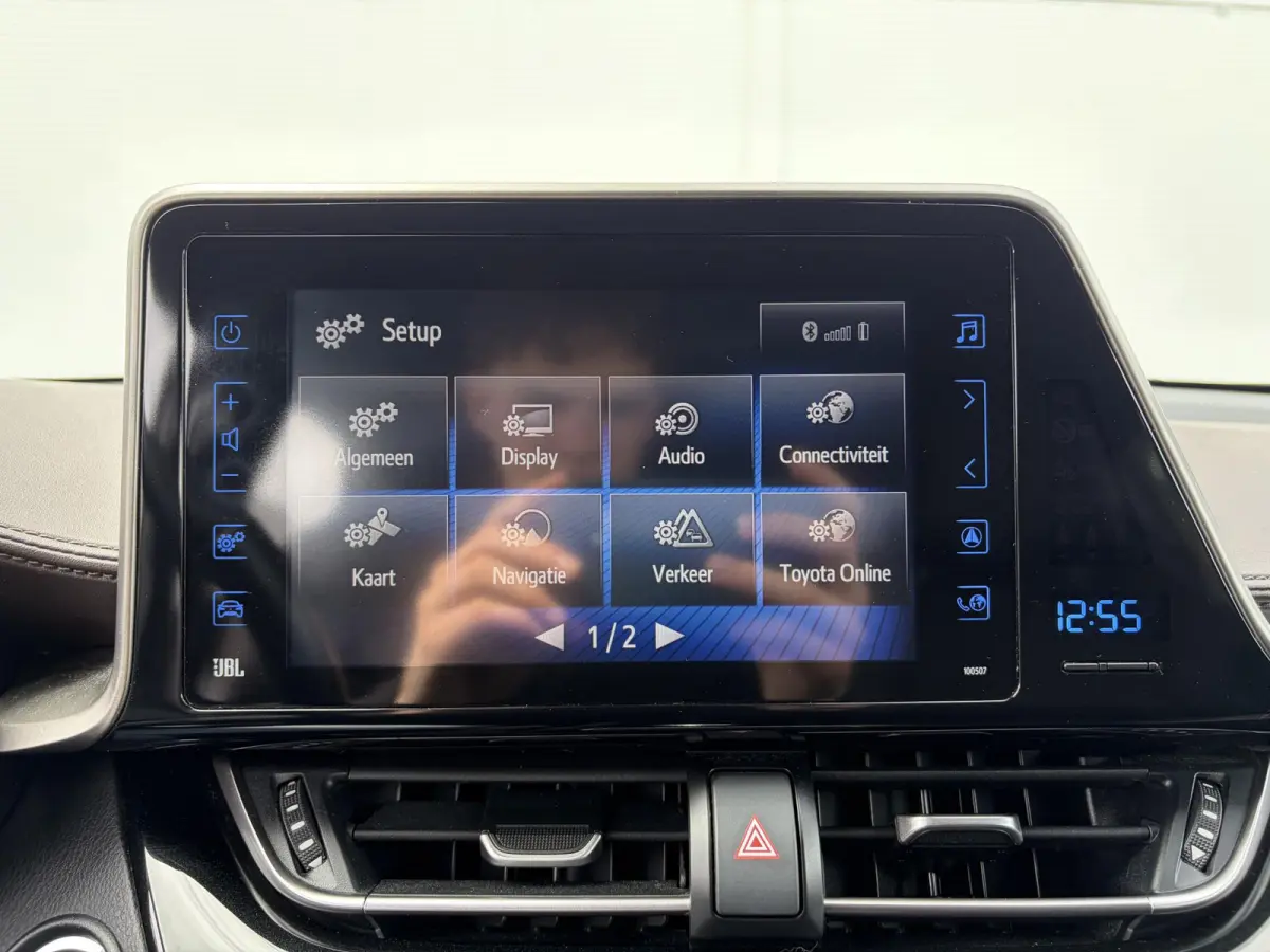 1.2 First Edition / Afn.Trekhaak (  1300 kg ) / Cruise control adaptief /  Navigatiesysteem / Leer /