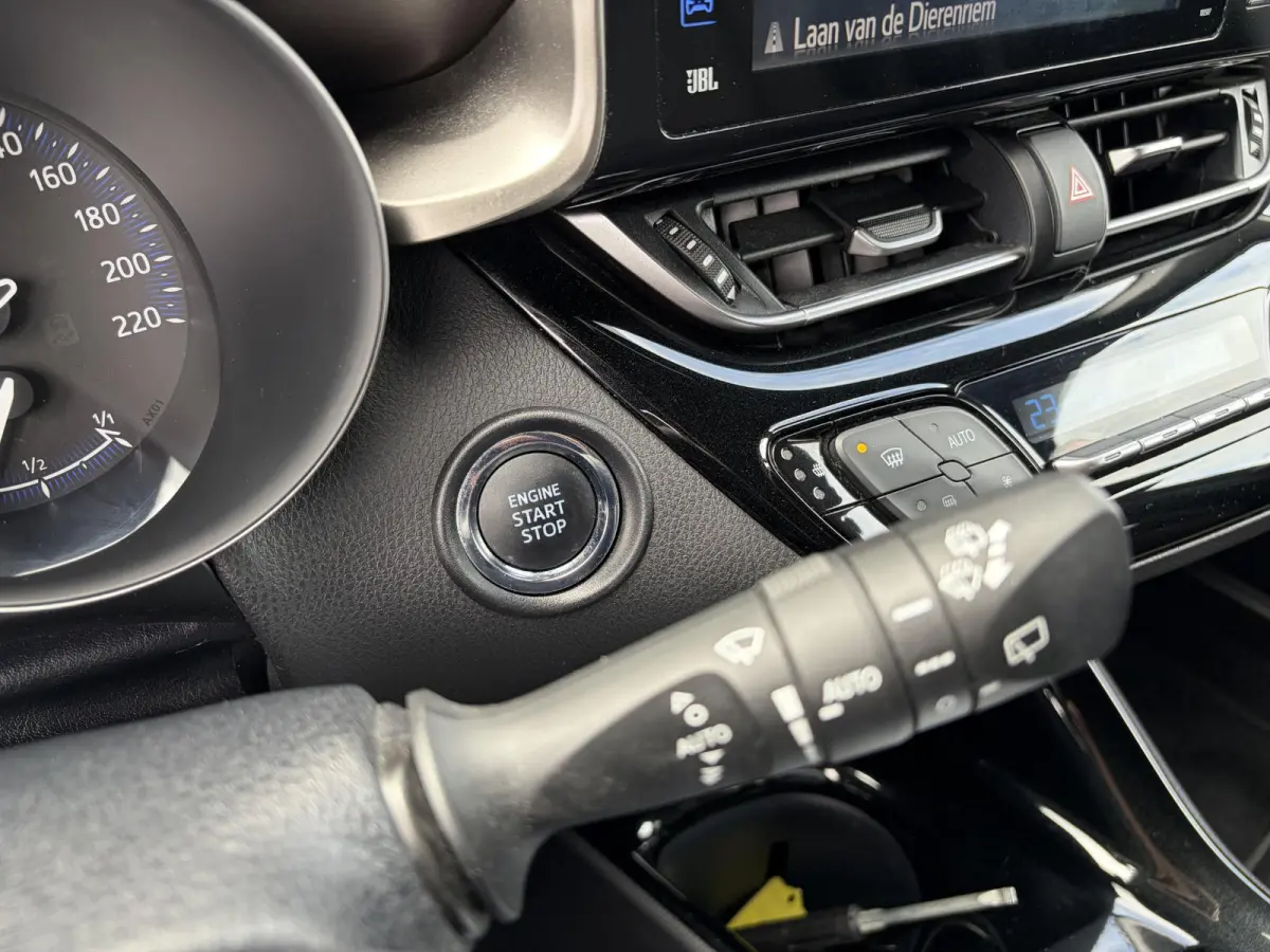 1.2 First Edition / Afn.Trekhaak (  1300 kg ) / Cruise control adaptief /  Navigatiesysteem / Leer /