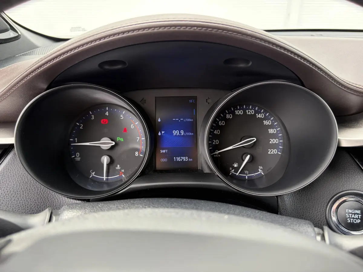 1.2 First Edition / Afn.Trekhaak (  1300 kg ) / Cruise control adaptief /  Navigatiesysteem / Leer /