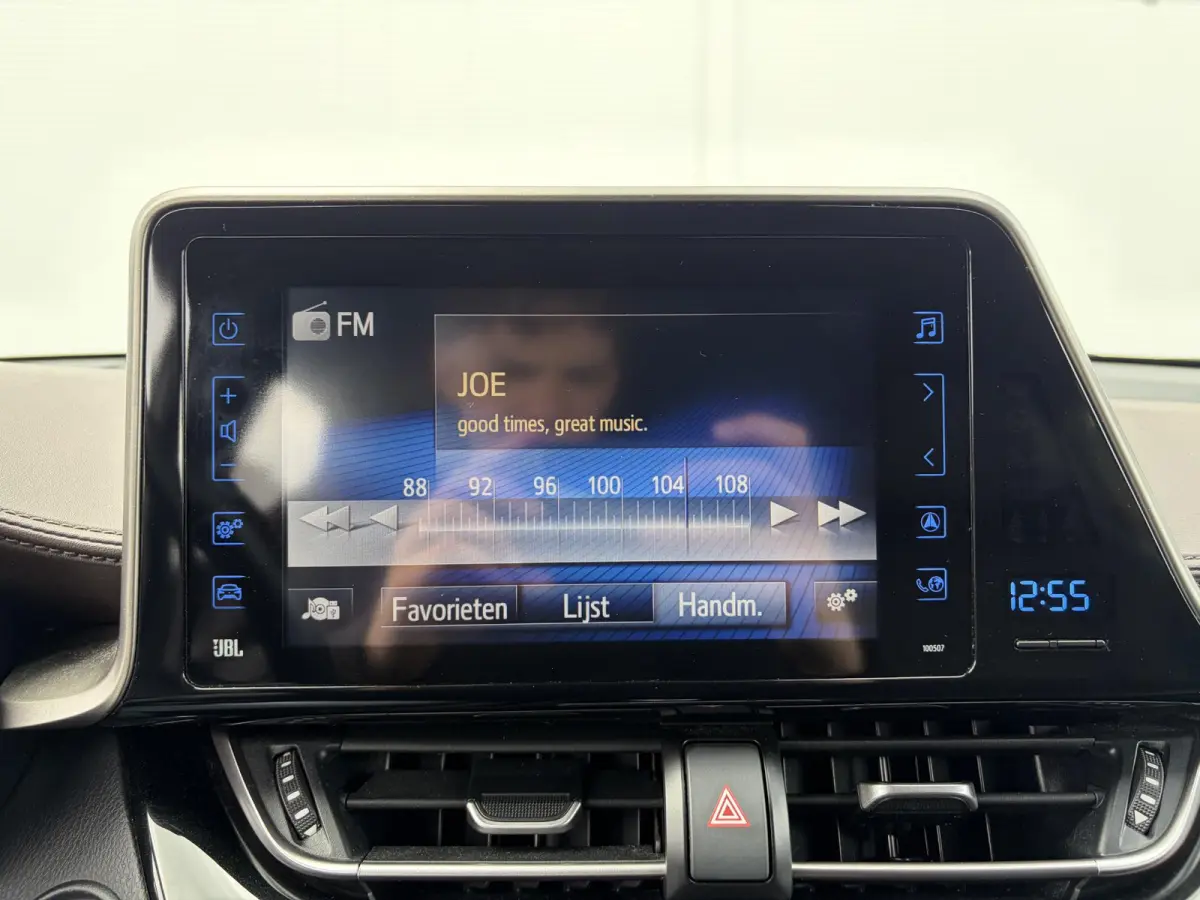 1.2 First Edition / Afn.Trekhaak (  1300 kg ) / Cruise control adaptief /  Navigatiesysteem / Leer /