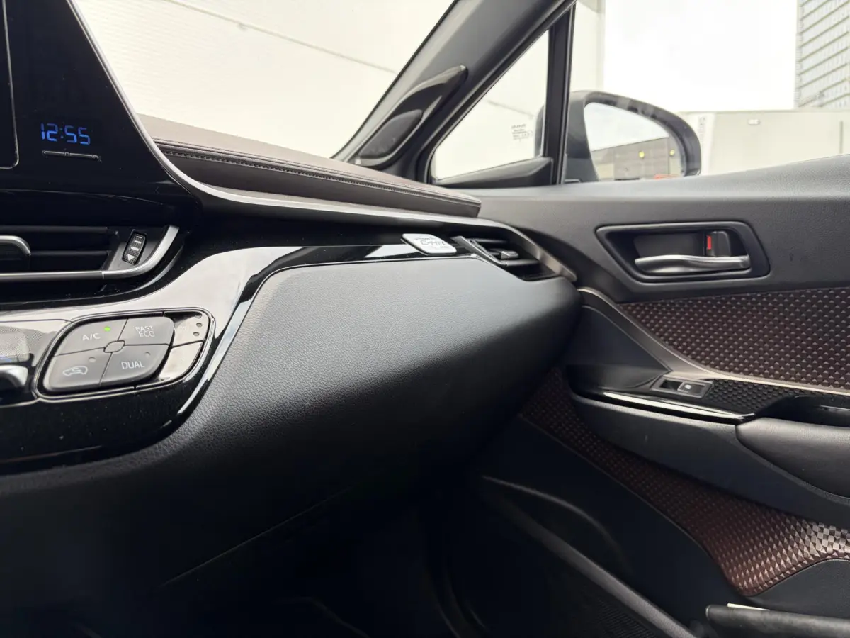 1.2 First Edition / Afn.Trekhaak (  1300 kg ) / Cruise control adaptief /  Navigatiesysteem / Leer /