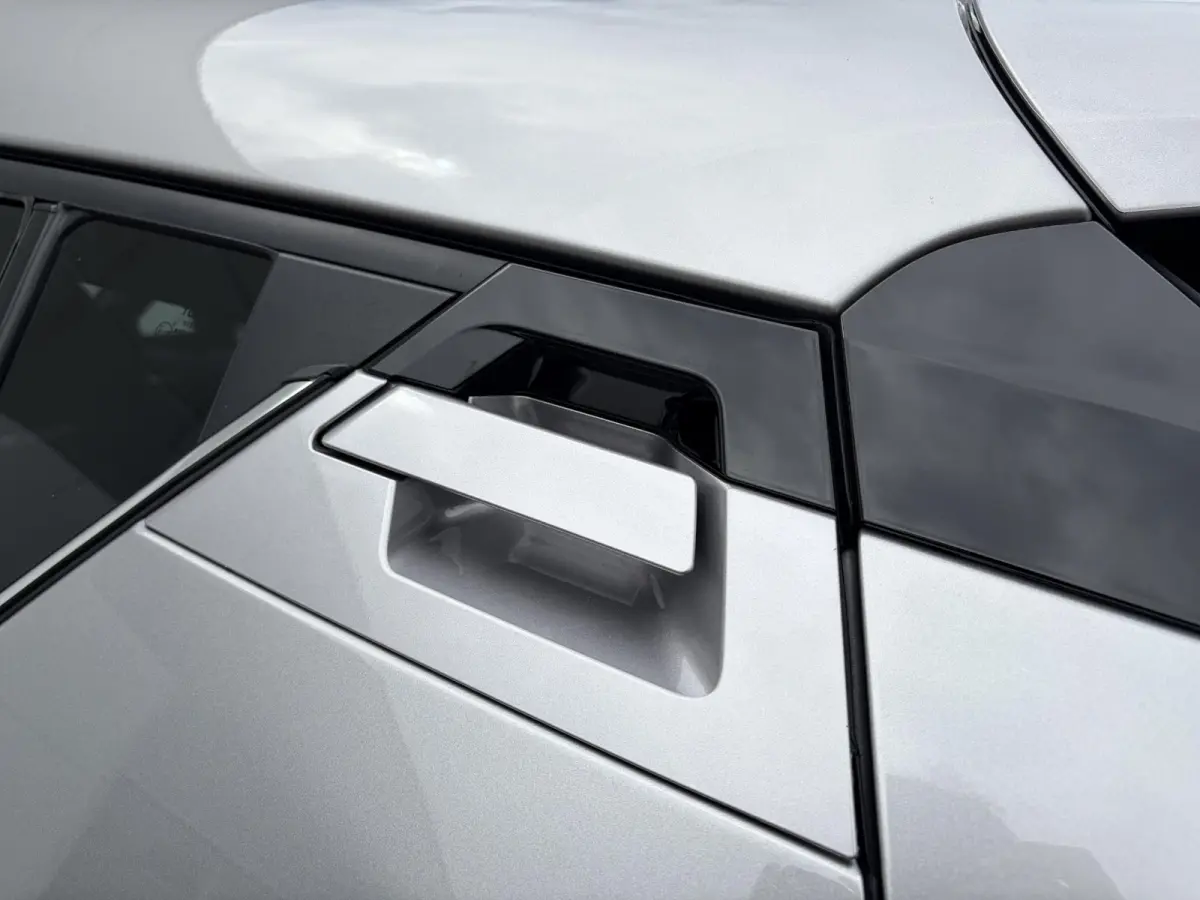 1.2 First Edition / Afn.Trekhaak (  1300 kg ) / Cruise control adaptief /  Navigatiesysteem / Leer /