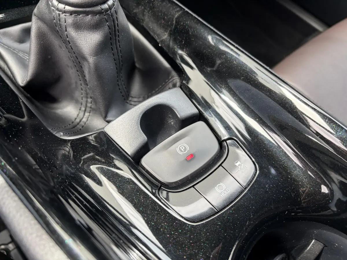 1.2 First Edition / Afn.Trekhaak (  1300 kg ) / Cruise control adaptief /  Navigatiesysteem / Leer /
