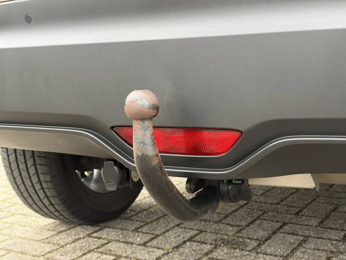 1.2 First Edition / Afn.Trekhaak (  1300 kg ) / Cruise control adaptief /  Navigatiesysteem / Leer /