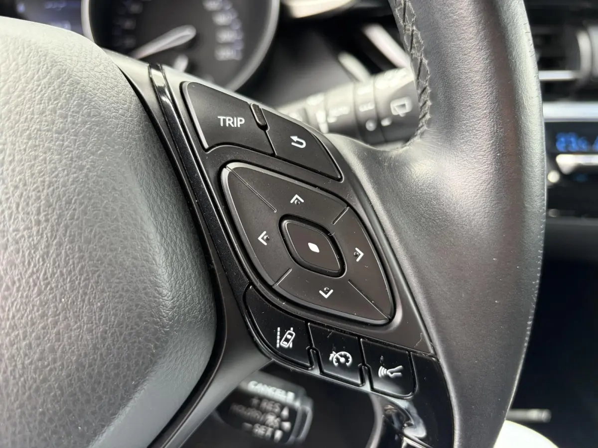 1.2 First Edition / Afn.Trekhaak (  1300 kg ) / Cruise control adaptief /  Navigatiesysteem / Leer /