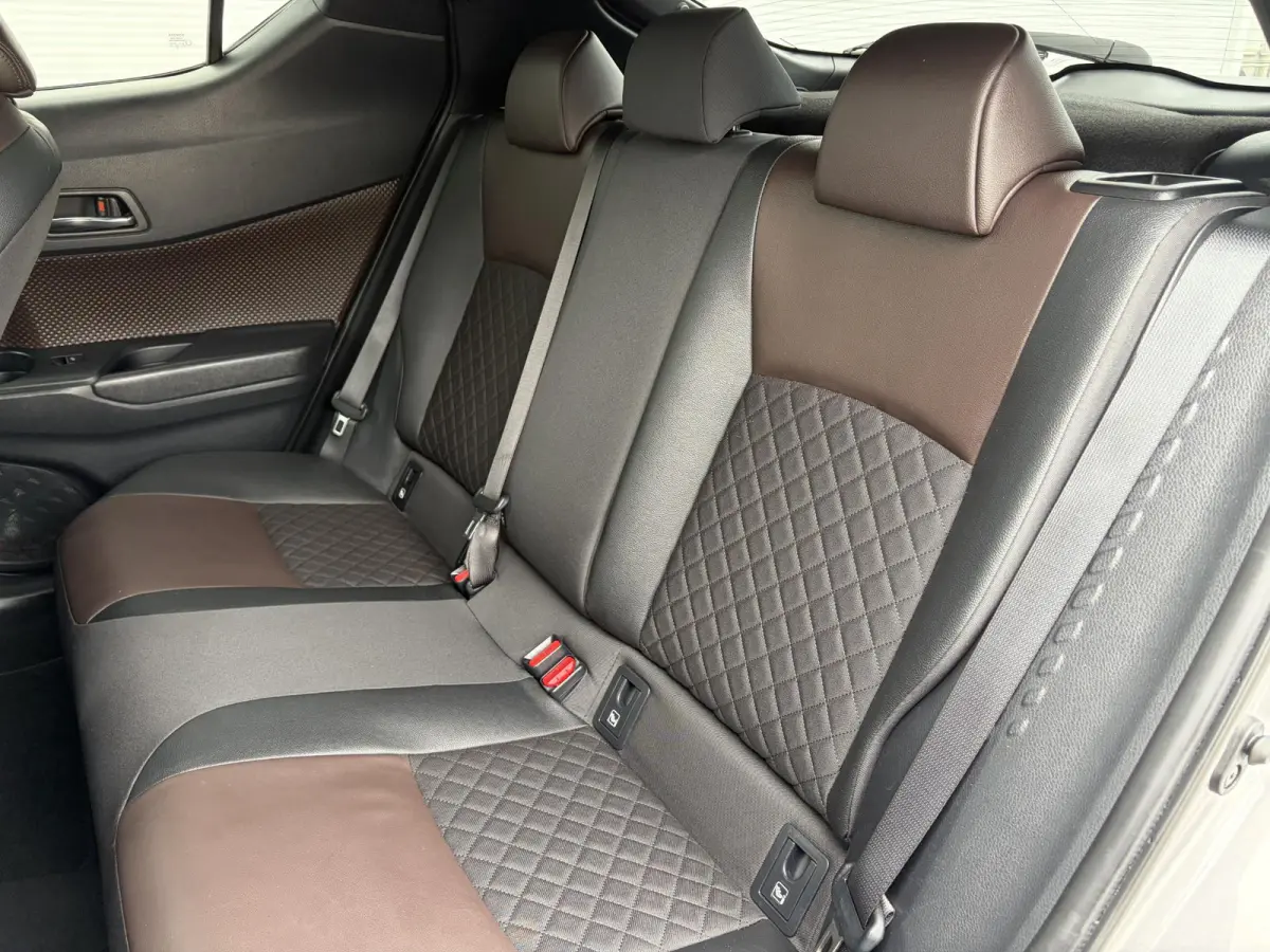 1.2 First Edition / Trekhaak (  1300 kg ) / Cruise control adaptief /  Navigatiesysteem /