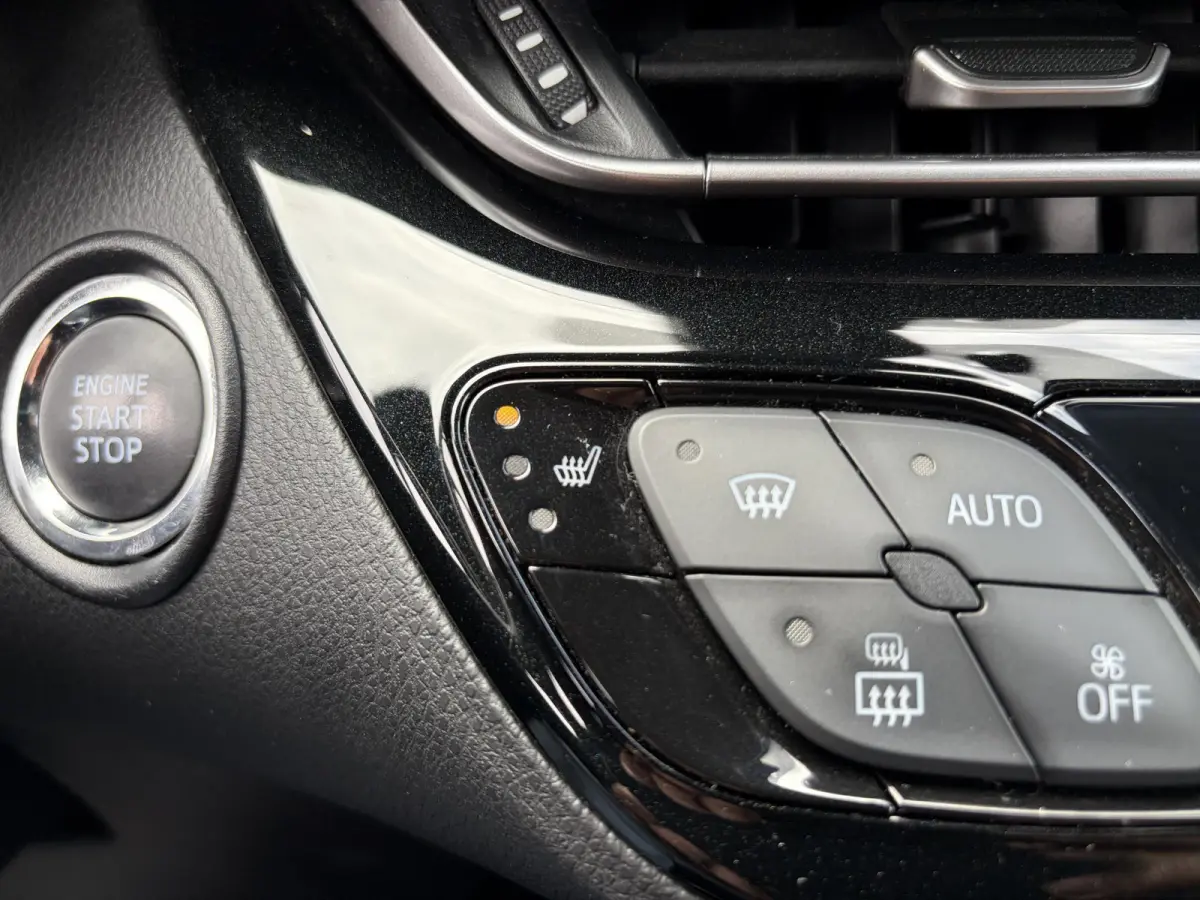 1.2 First Edition / Afn.Trekhaak (  1300 kg ) / Cruise control adaptief /  Navigatiesysteem / Leer /