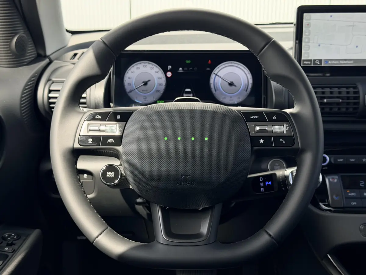 Evolve 49 kWh LED Verlichting / 17 Inch / Dynamische Navigatie / Achteruitrijcamera / Parkeersensoren Voor + Achter /