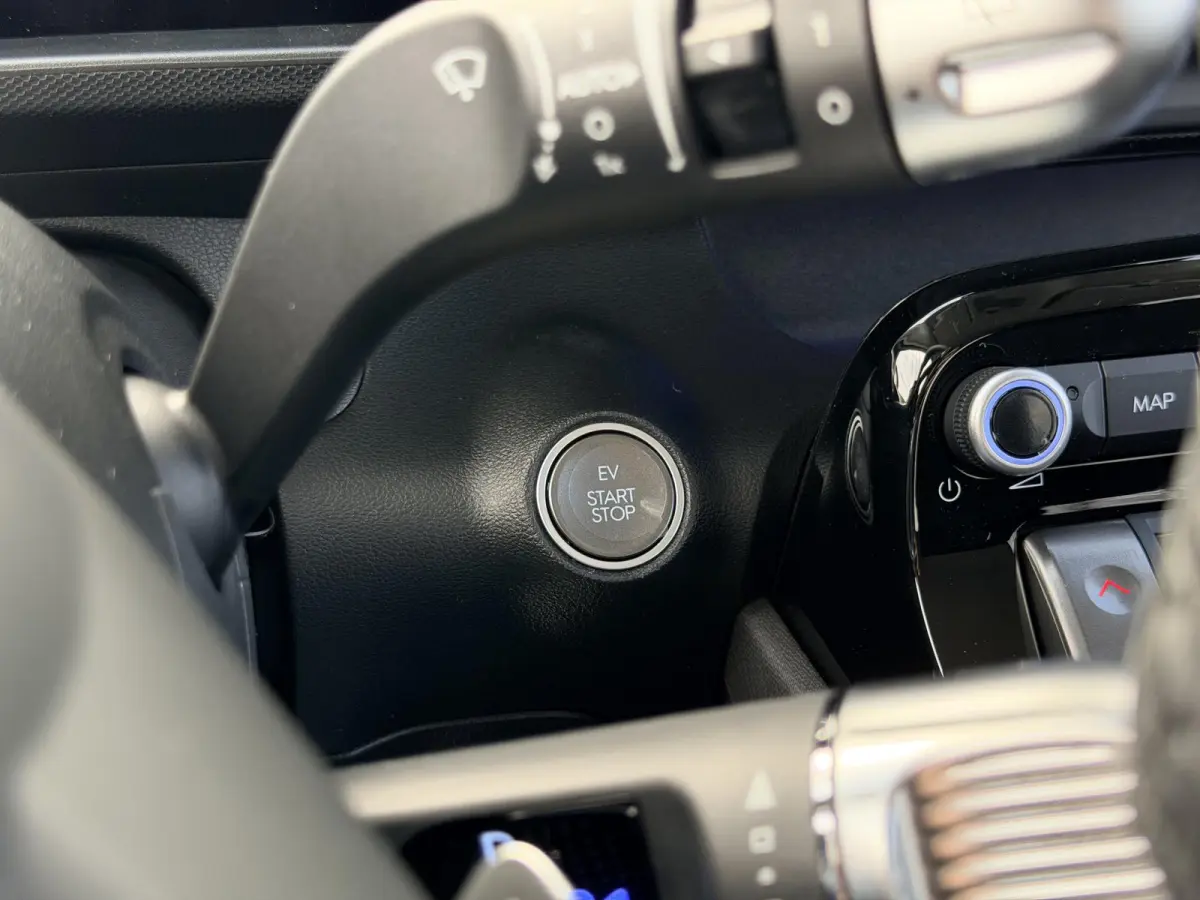 Evolve 49 kWh LED Verlichting / 17 Inch / Dynamische Navigatie / Achteruitrijcamera / Parkeersensoren Voor + Achter /