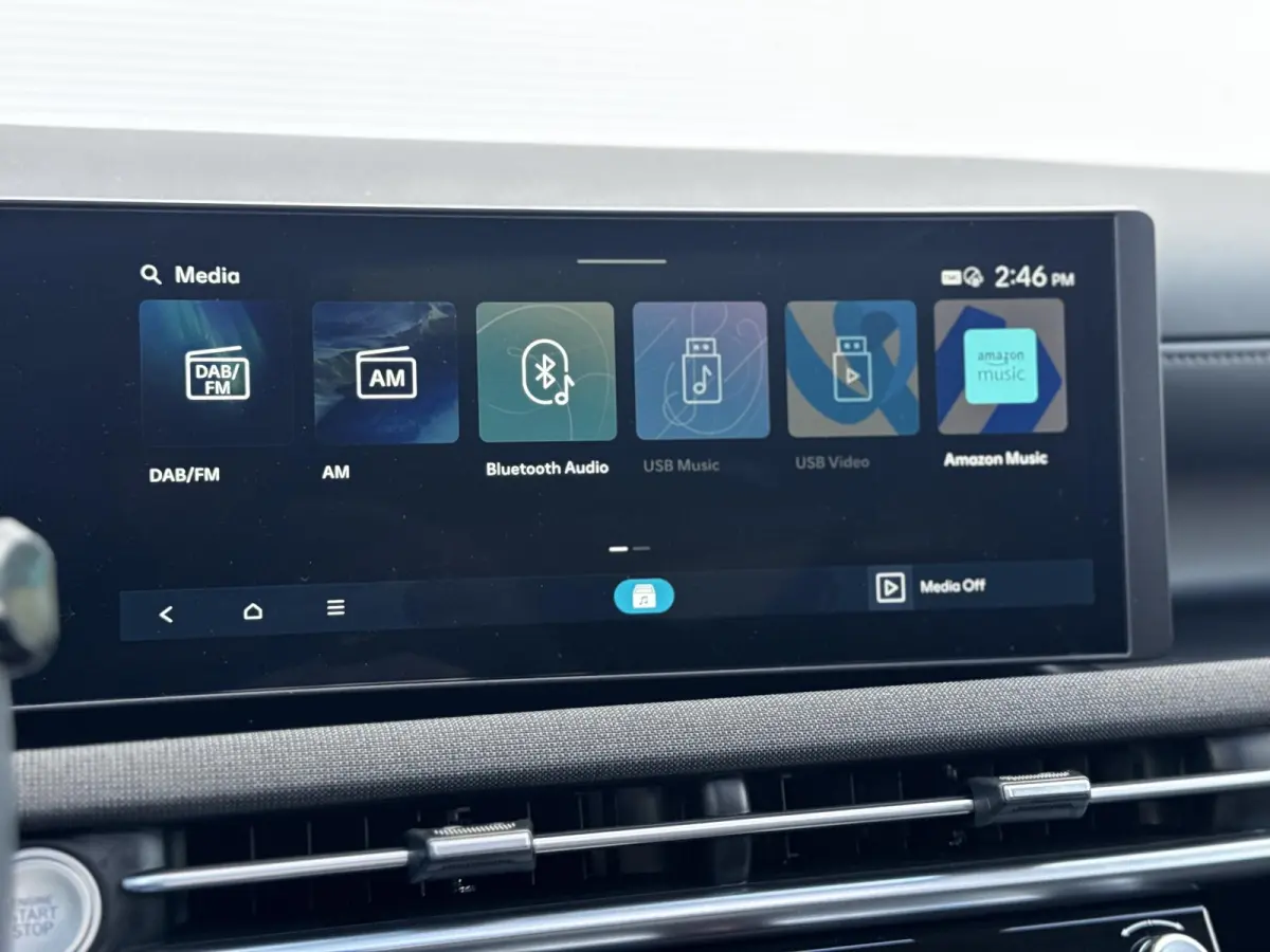 1.6 T-GDI PHEV Premium Sky/ €6.000,- Voordeel / Modeljaar 2026 / Direct beschikbaar / Rijklaarprijs / 19-inch lichtmetalen velgen | Cypress Green | elektrisch glazen panorama-dak | Apple C