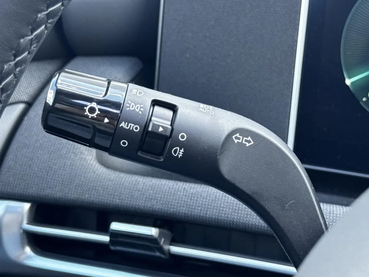 1.6 T-GDI PHEV Premium Sky/ €6.000,- Voordeel / Modeljaar 2026 / Direct beschikbaar / Rijklaarprijs / 19-inch lichtmetalen velgen | Cypress Green | elektrisch glazen panorama-dak | Apple C