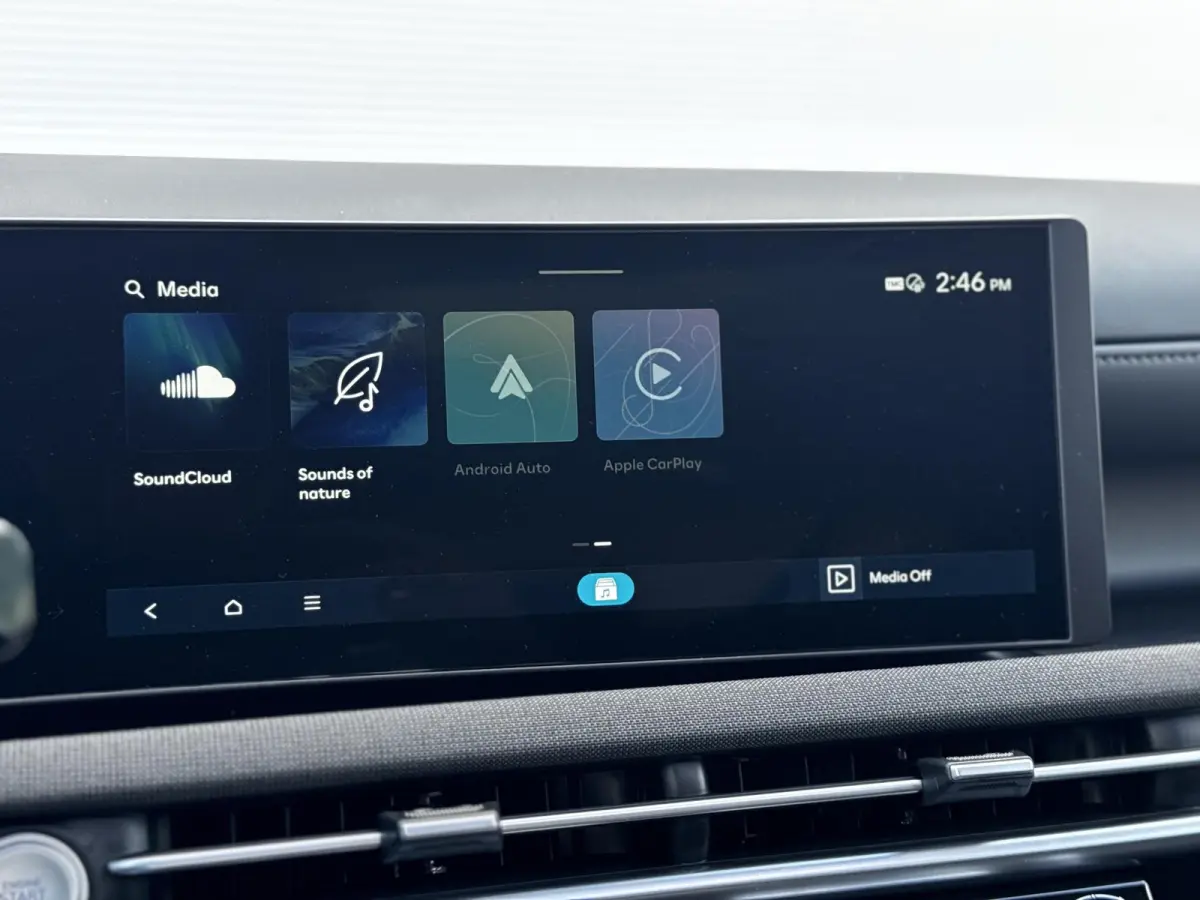1.6 T-GDI PHEV Premium Sky/ €6.000,- Voordeel / Modeljaar 2026 / Direct beschikbaar / Rijklaarprijs / 19-inch lichtmetalen velgen | Cypress Green | elektrisch glazen panorama-dak | Apple C