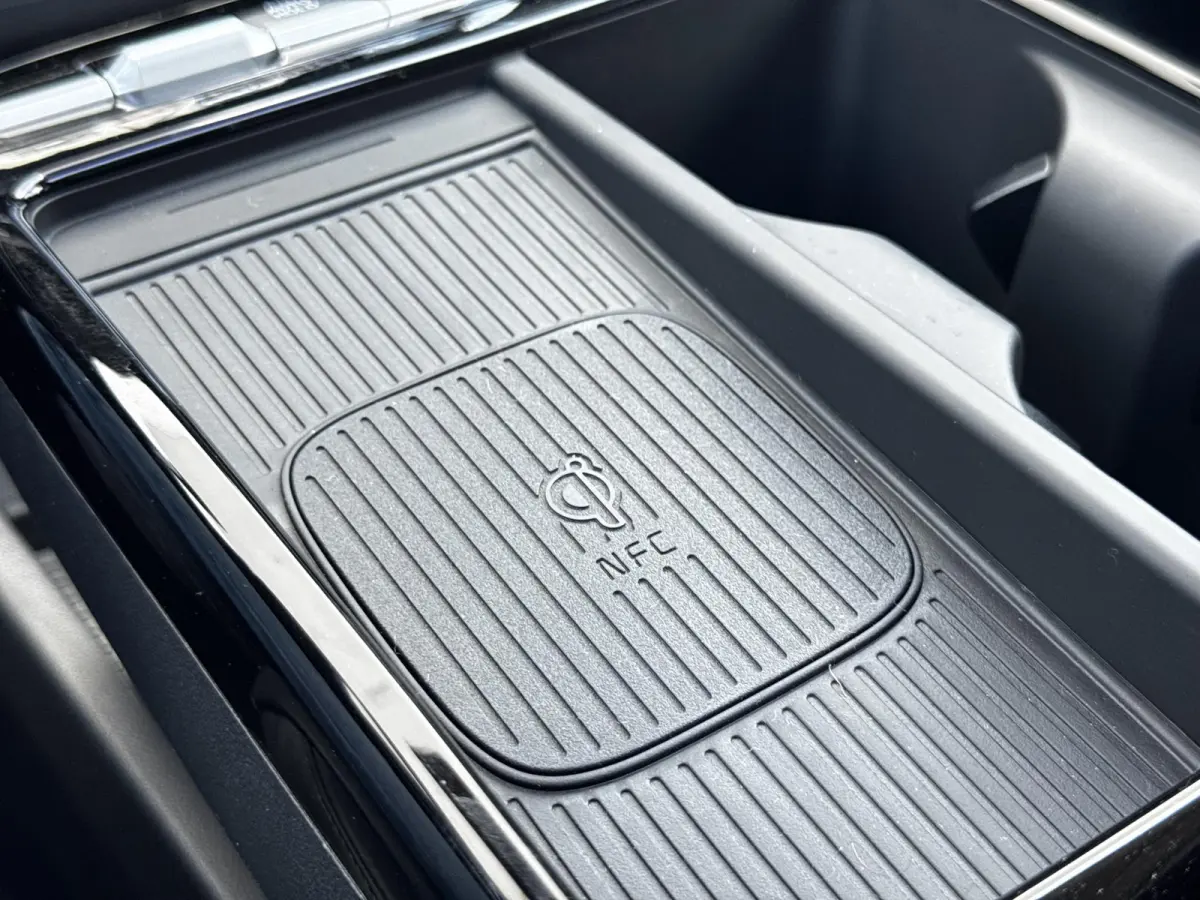 1.6 T-GDI PHEV Premium Sky/ €6.000,- Voordeel / Modeljaar 2026 / Direct beschikbaar / Rijklaarprijs / 19-inch lichtmetalen velgen | Cypress Green | elektrisch glazen panorama-dak | Apple C