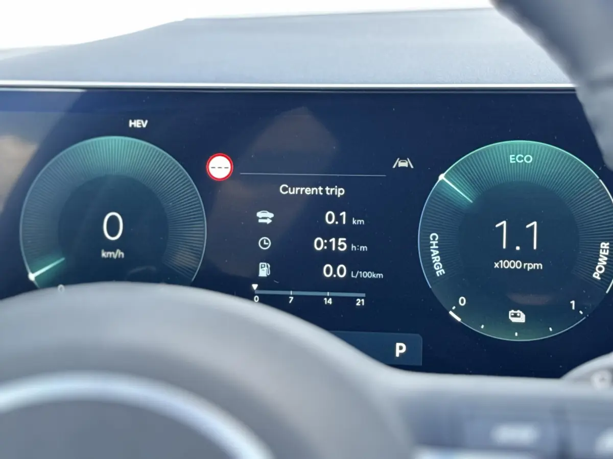 1.6 T-GDI PHEV Premium Sky/ €6.000,- Voordeel / Modeljaar 2026 / Direct beschikbaar / Rijklaarprijs / 19-inch lichtmetalen velgen | Cypress Green | elektrisch glazen panorama-dak | Apple C