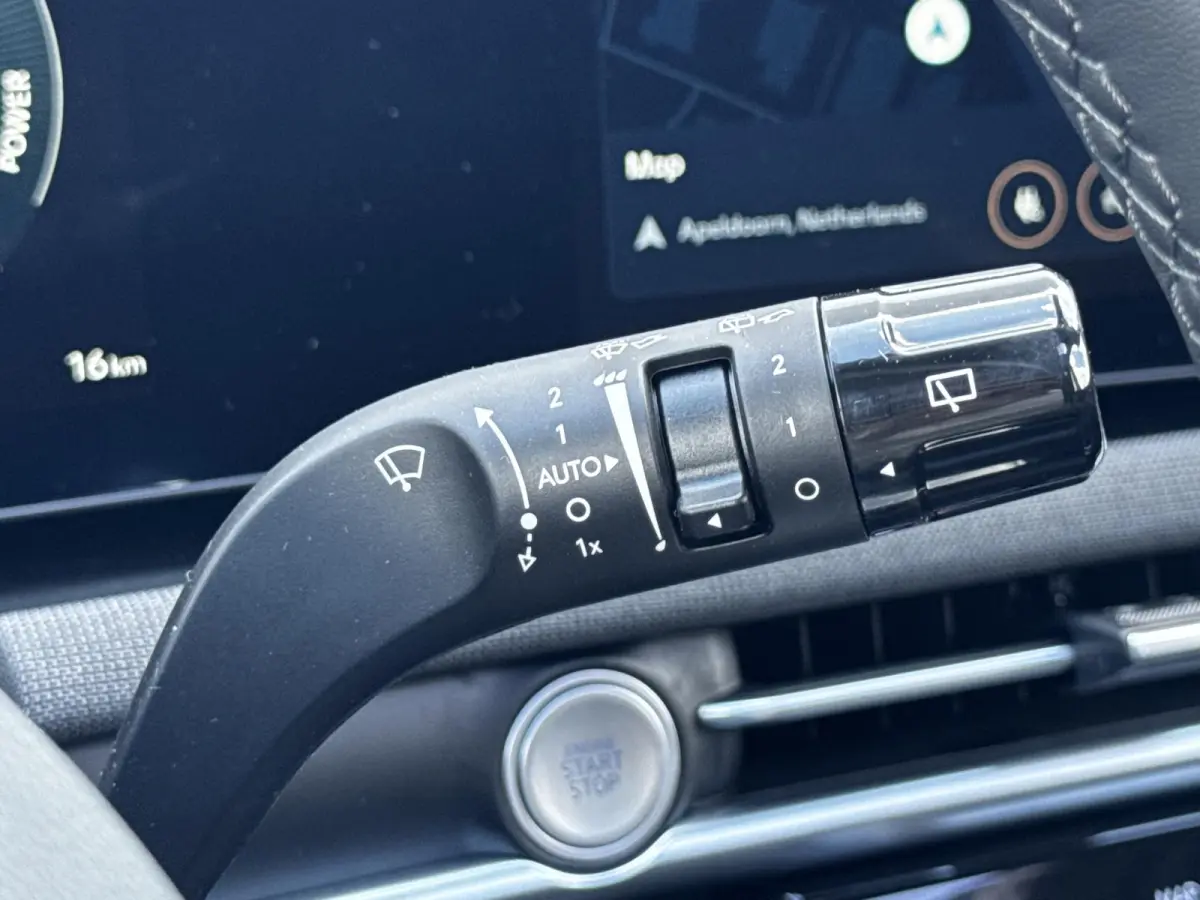 1.6 T-GDI PHEV Premium Sky/ €6.000,- Voordeel / Modeljaar 2026 / Direct beschikbaar / Rijklaarprijs / 19-inch lichtmetalen velgen | Cypress Green | elektrisch glazen panorama-dak | Apple C