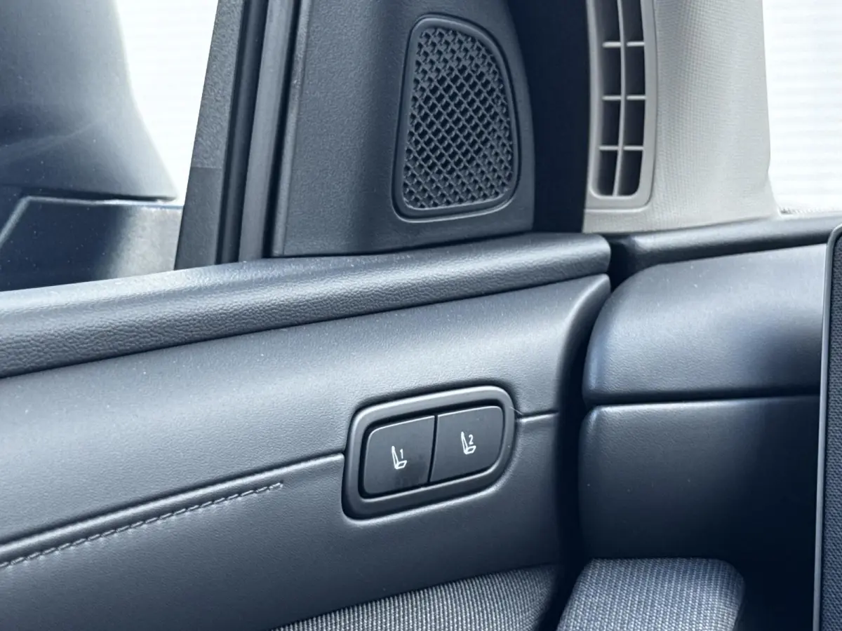 1.6 T-GDI PHEV Premium Sky/ €6.000,- Voordeel / Modeljaar 2026 / Direct beschikbaar / Rijklaarprijs / 19-inch lichtmetalen velgen | Cypress Green | elektrisch glazen panorama-dak | Apple C