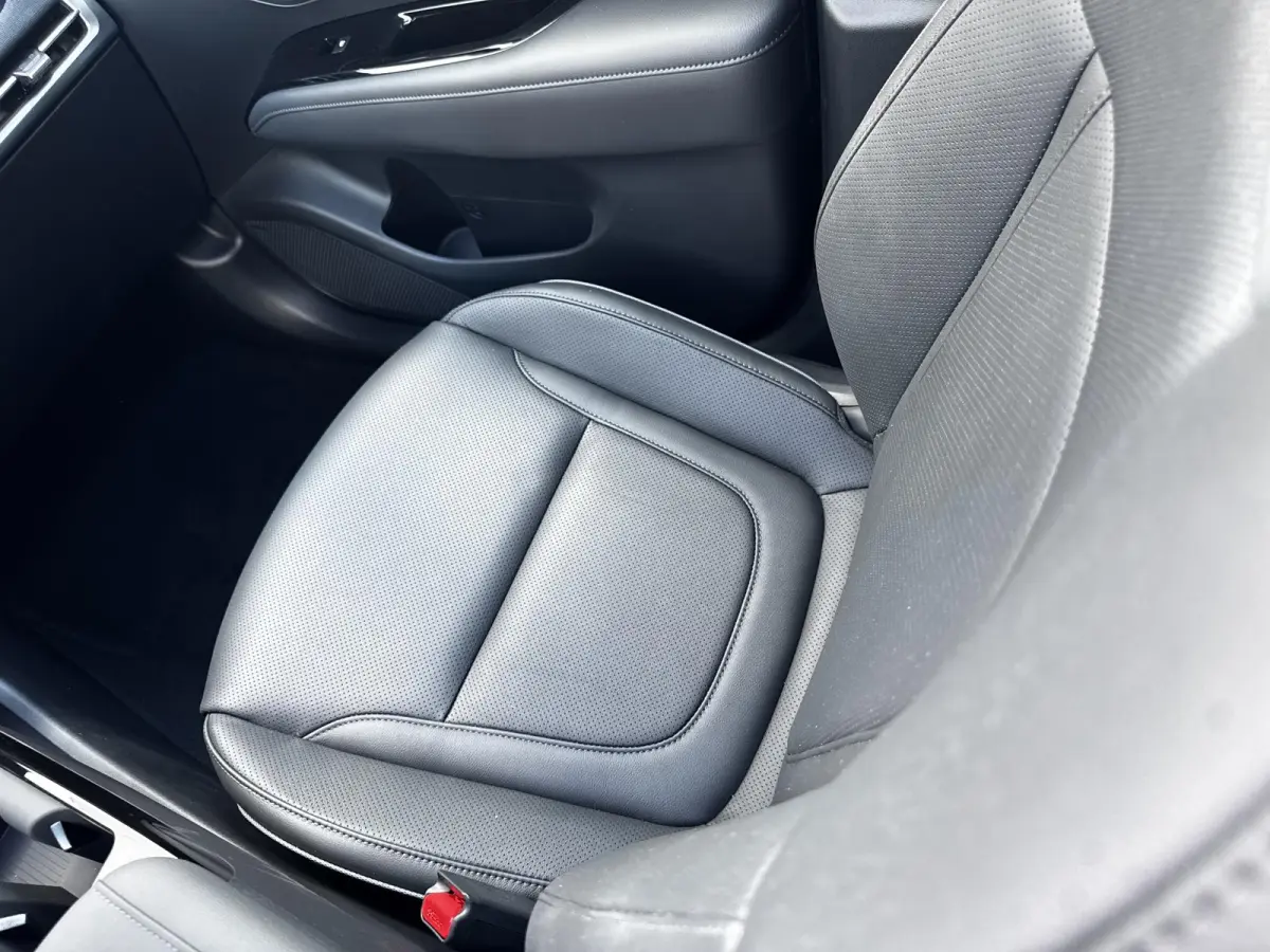 1.6 T-GDI PHEV Premium Sky/ €6.000,- Voordeel / Modeljaar 2026 / Direct beschikbaar / Rijklaarprijs / 19-inch lichtmetalen velgen | Cypress Green | elektrisch glazen panorama-dak | Apple C