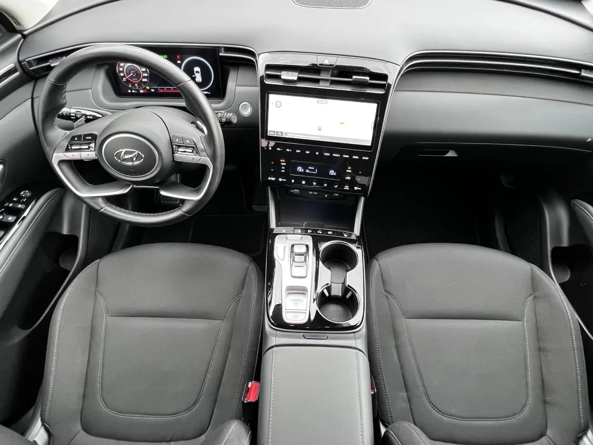 1.6 T-GDI PHEV Comfort Smart 4WD / Fabrieksgarantie tot 02-2027 / Afn. trekhaak 1.350 kg / Navigatie / Apple Carplay Android / Camera / Stuur- & stoelverwarming /19" LM wielen /