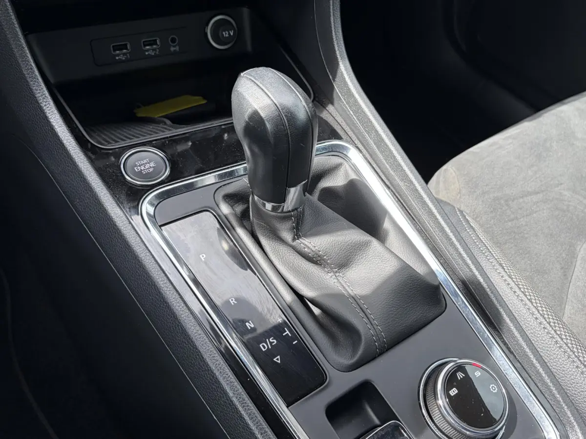 1.5 TSI Xcellence Business Intense / Trekhaak (  1600 kg ) / Apple Carplay/Android Auto /  Navigatiesysteem full map + hard disk / 360 camera /