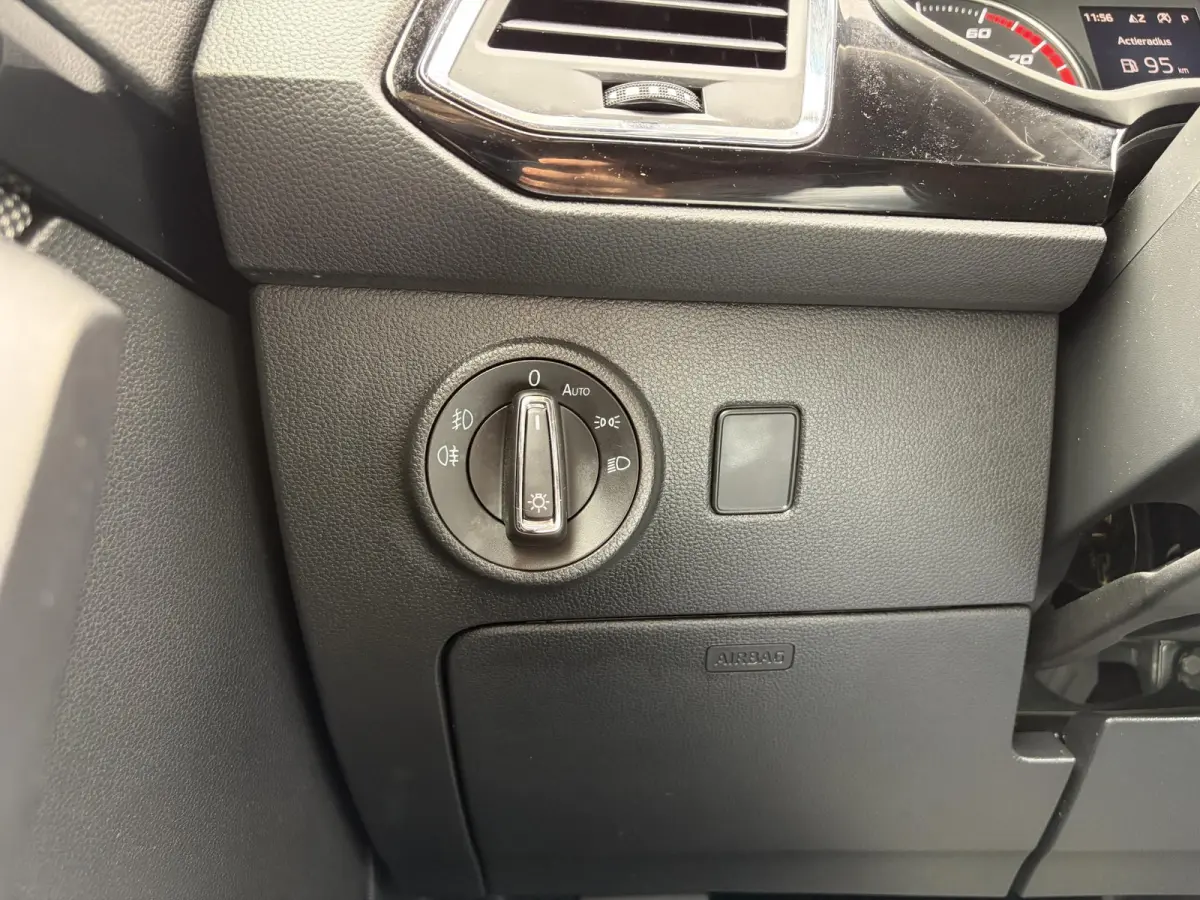 1.5 TSI Xcellence Business Intense / Trekhaak (  1600 kg ) / Apple Carplay/Android Auto /  Navigatiesysteem full map + hard disk / 360 camera /