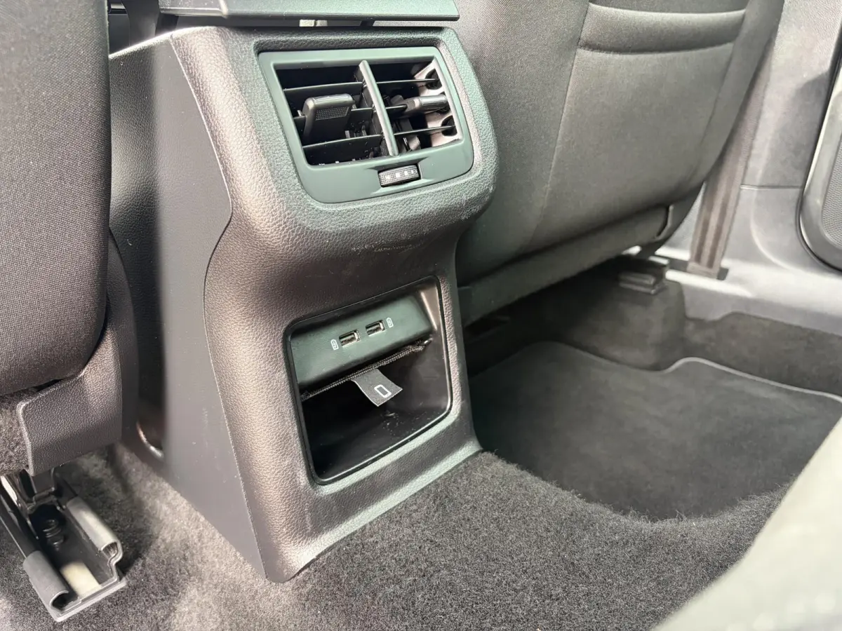 1.5 TSI Xcellence Business Intense / Trekhaak (  1600 kg ) / Apple Carplay/Android Auto /  Navigatiesysteem full map + hard disk / 360 camera /