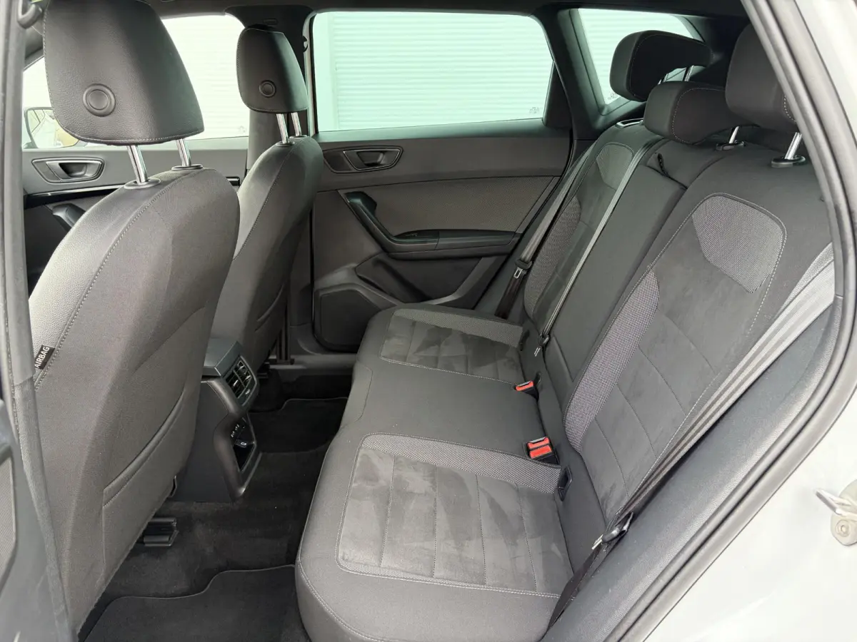 1.5 TSI Xcellence Business Intense / Trekhaak (  1600 kg ) / Apple Carplay/Android Auto /  Navigatiesysteem full map + hard disk / 360 camera /