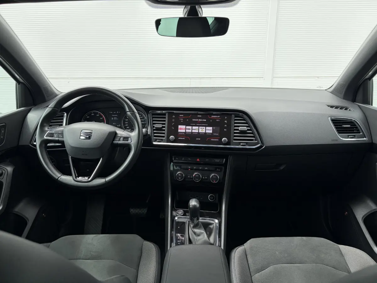 1.5 TSI Xcellence Business Intense / Trekhaak (  1600 kg ) / Apple Carplay/Android Auto /  Navigatiesysteem full map + hard disk / 360 camera /