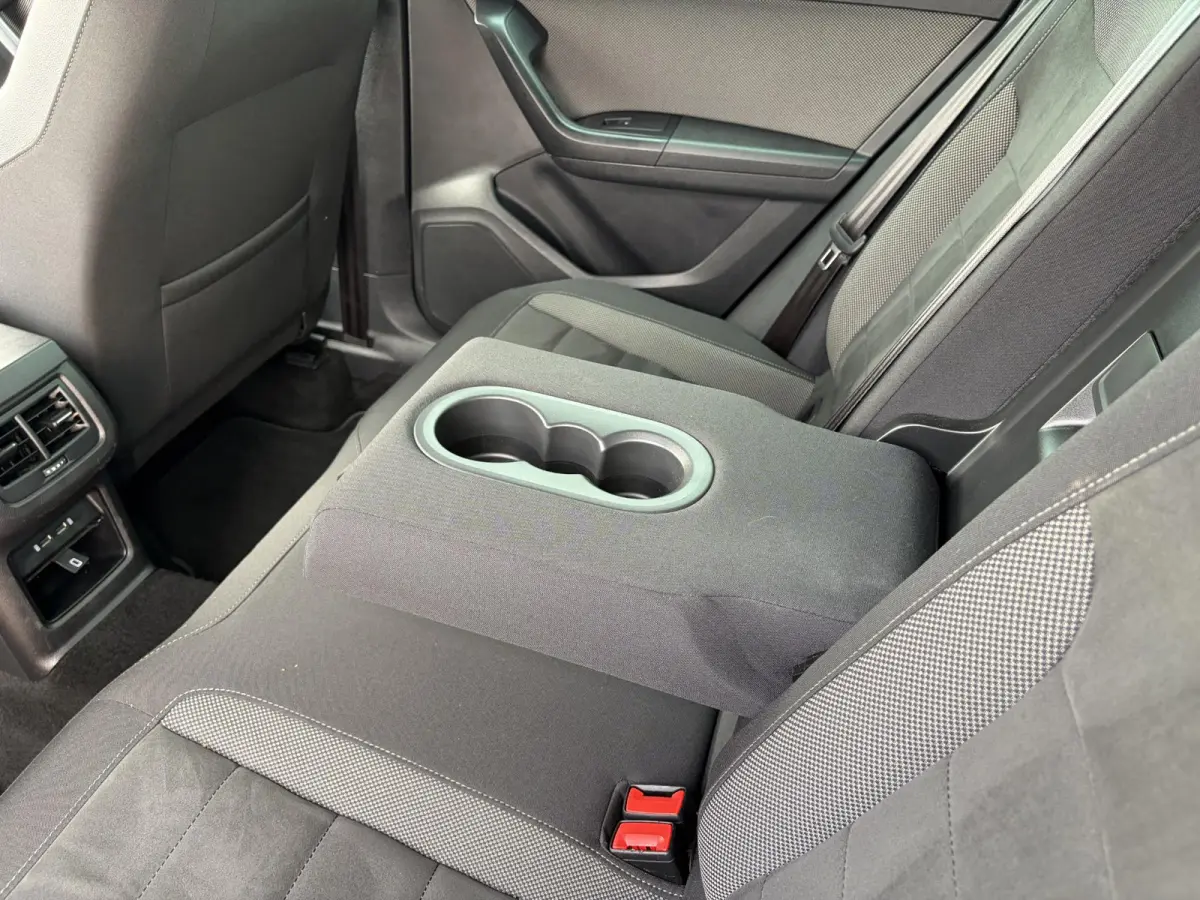 1.5 TSI Xcellence Business Intense / Trekhaak (  1600 kg ) / Apple Carplay/Android Auto /  Navigatiesysteem full map + hard disk / 360 camera /