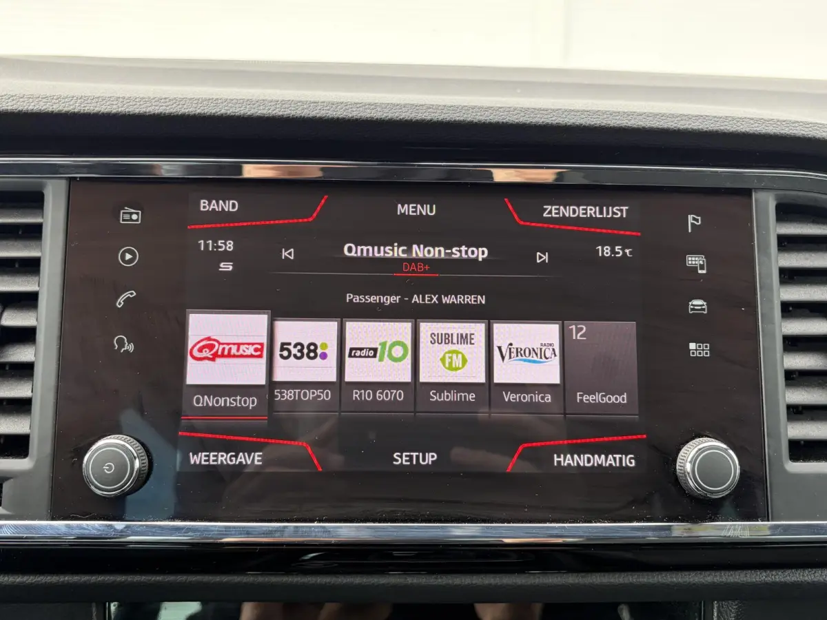 1.5 TSI Xcellence Business Intense / Trekhaak (  1600 kg ) / Apple Carplay/Android Auto /  Navigatiesysteem full map + hard disk / 360 camera /