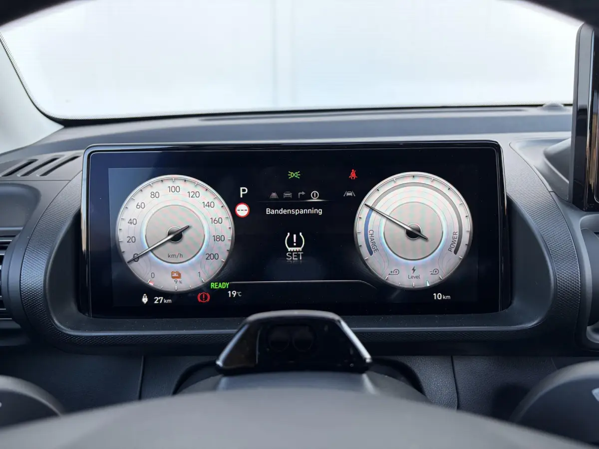 Evolve Sky 49 kWh /Winter & Tech Pack /Apple Carplay & Android Auto / Adaptieve Cruise control/ Airco Climate Control / Navigatie / 3-fase laden