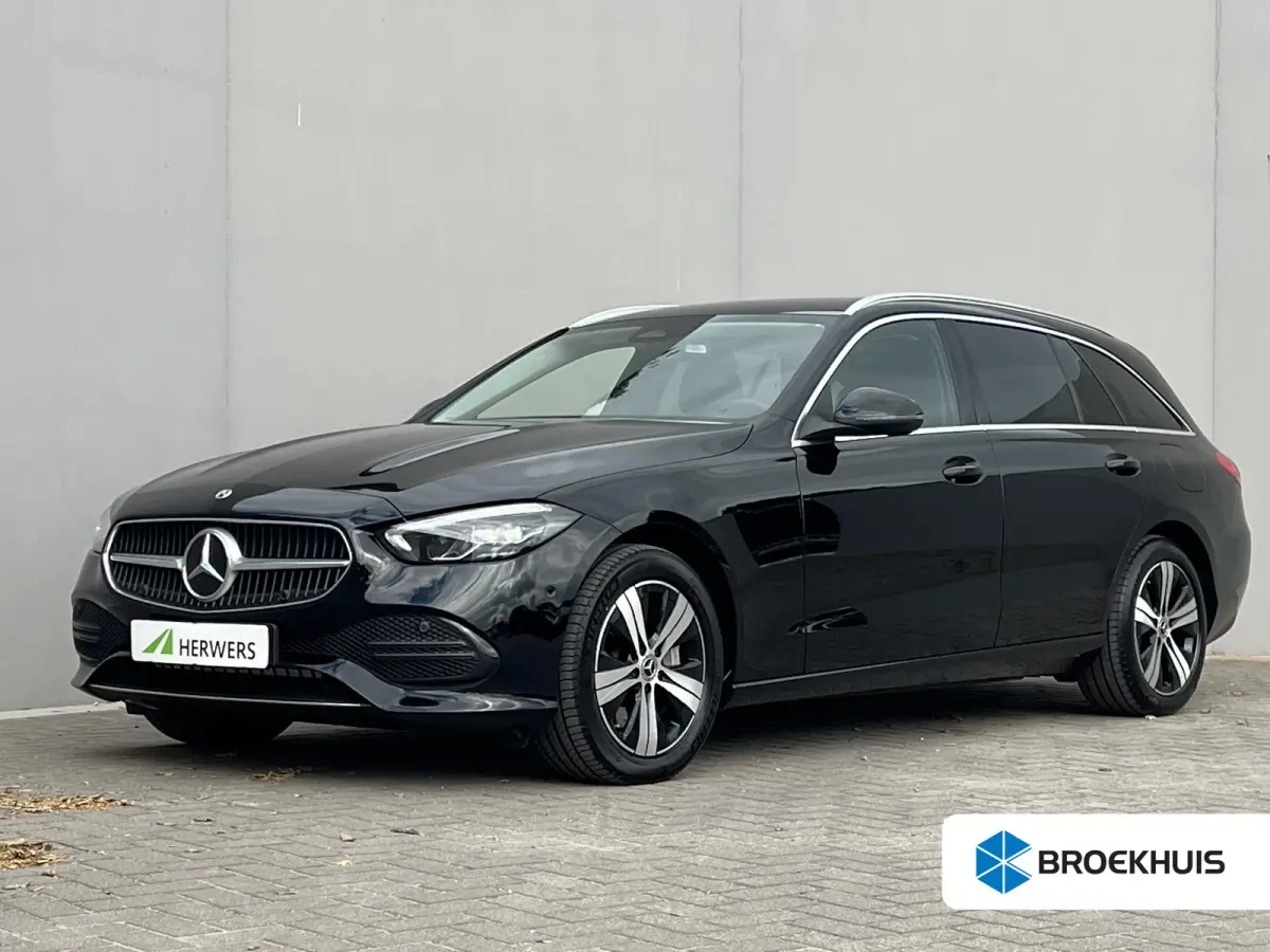 300 e Luxury Line / Dealer onderhouden / 1.800 kg elektrische trekhaak / Elektrische stoelen & Achterklep / Navi / Apple Carplay Android / 17" LM wielen /
