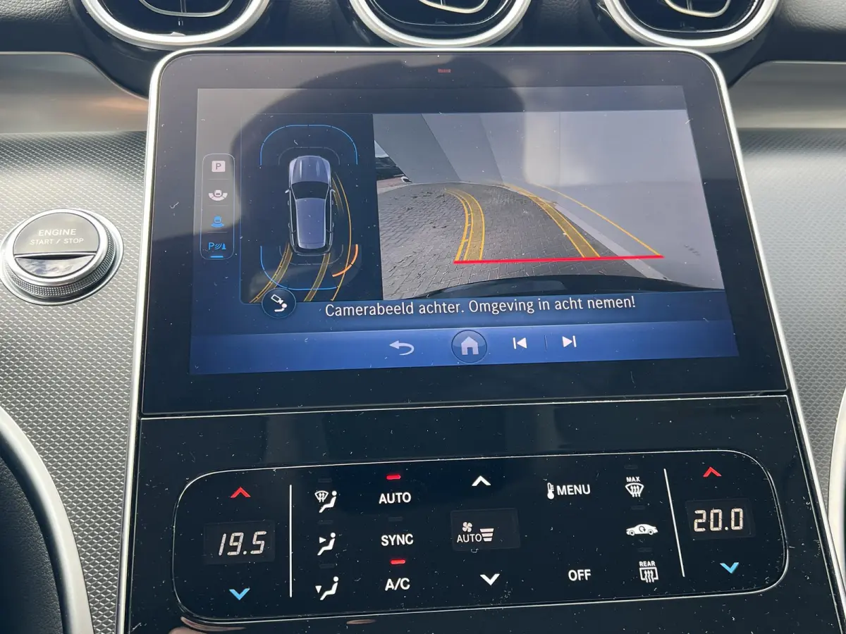 300 e Luxury Line / Dealer onderhouden / 1.800 kg elektrische trekhaak / Elektrische stoelen & Achterklep / Navi / Apple Carplay Android / 17" LM wielen /