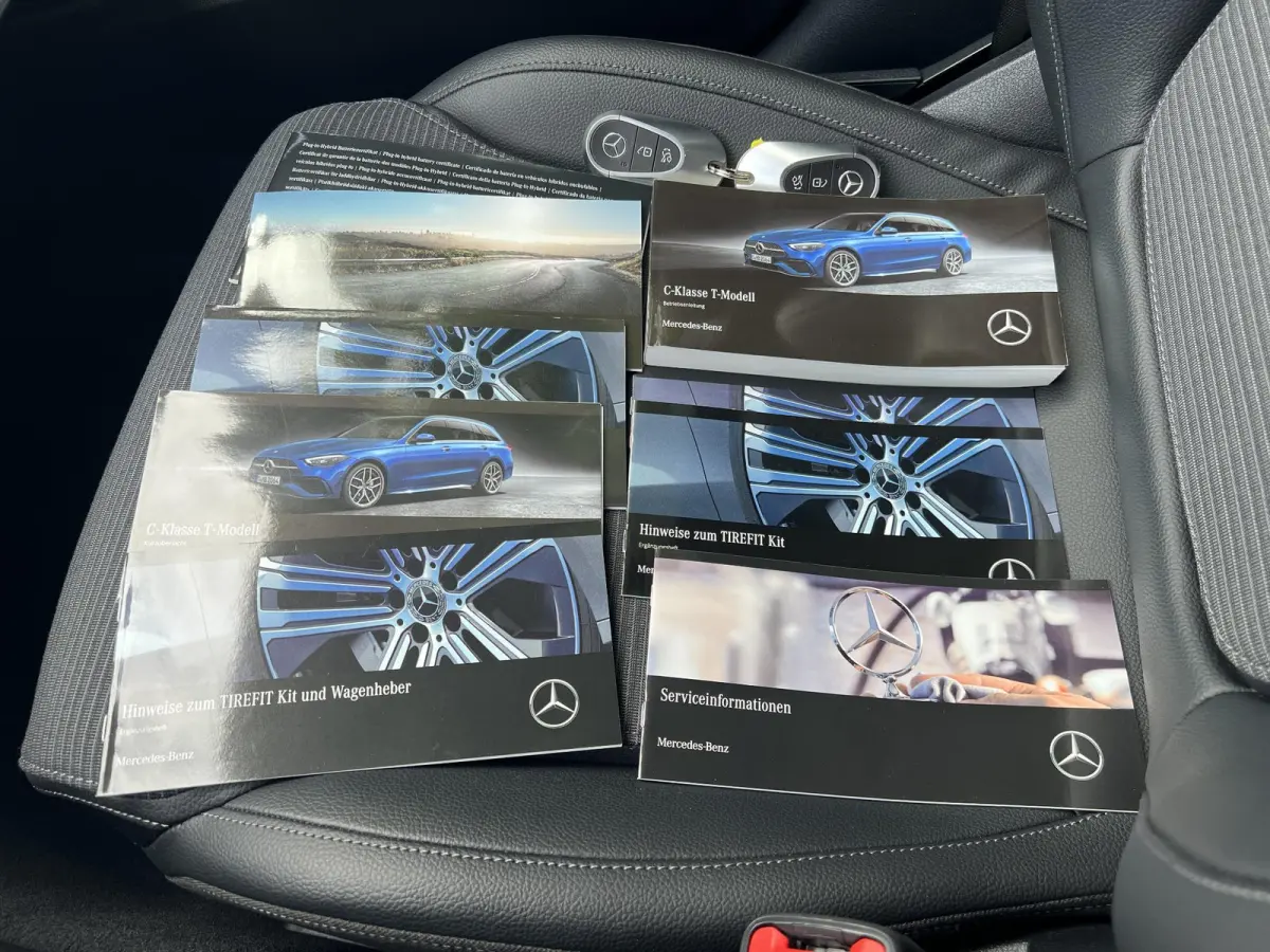 300 e Luxury Line / Dealer onderhouden / 1.800 kg elektrische trekhaak / Elektrische stoelen & Achterklep / Navi / Apple Carplay Android / 17" LM wielen /