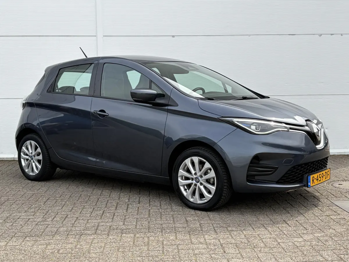 R110 Life 52 kWh / SOH 85% / Airco (automatisch) / Cruise control / Apple Carplay/Android Auto /