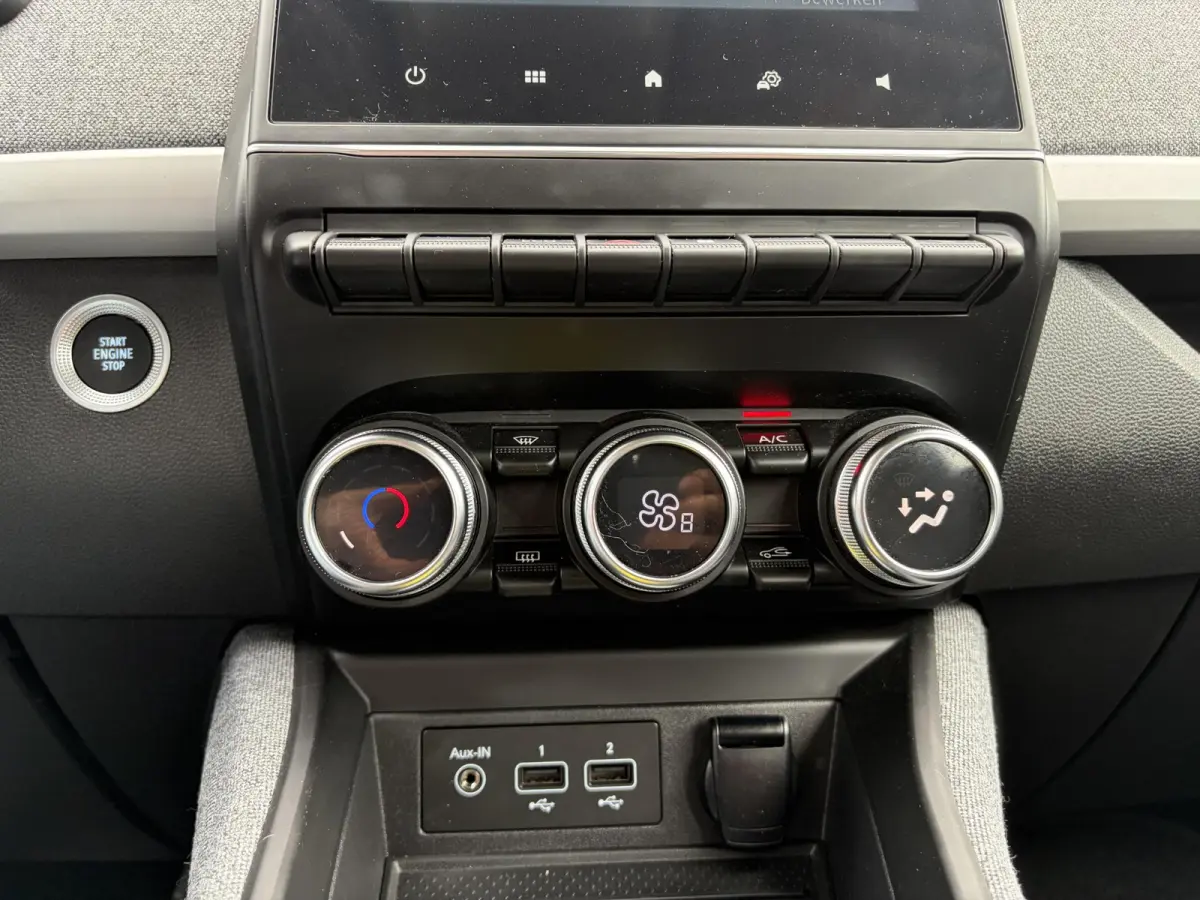 R110 Life 52 kWh / SOH 85% / Airco (automatisch) / Cruise control / Apple Carplay/Android Auto /