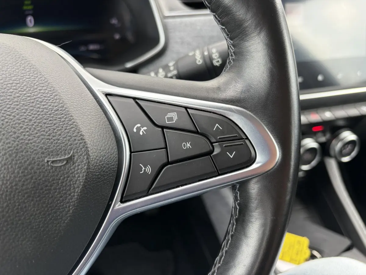 R110 Life 52 kWh / SOH 85% / Airco (automatisch) / Cruise control / Apple Carplay/Android Auto /