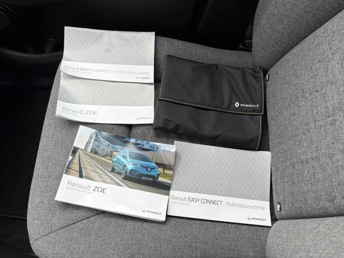 R110 Life 52 kWh / SOH 85% / Airco (automatisch) / Cruise control / Apple Carplay/Android Auto /