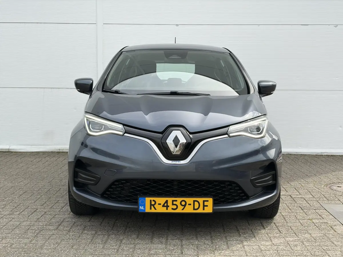R110 Life 52 kWh / SOH 85% / Airco (automatisch) / Cruise control / Apple Carplay/Android Auto /